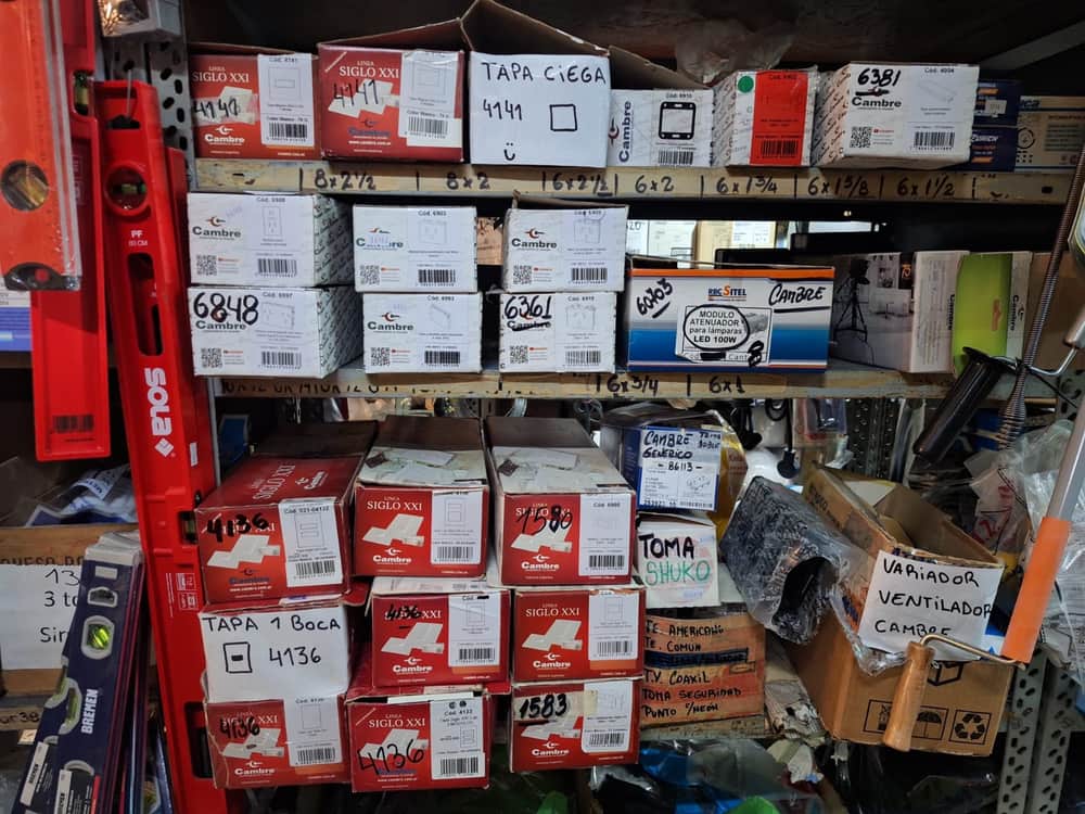 Cajas de materiales eléctricos